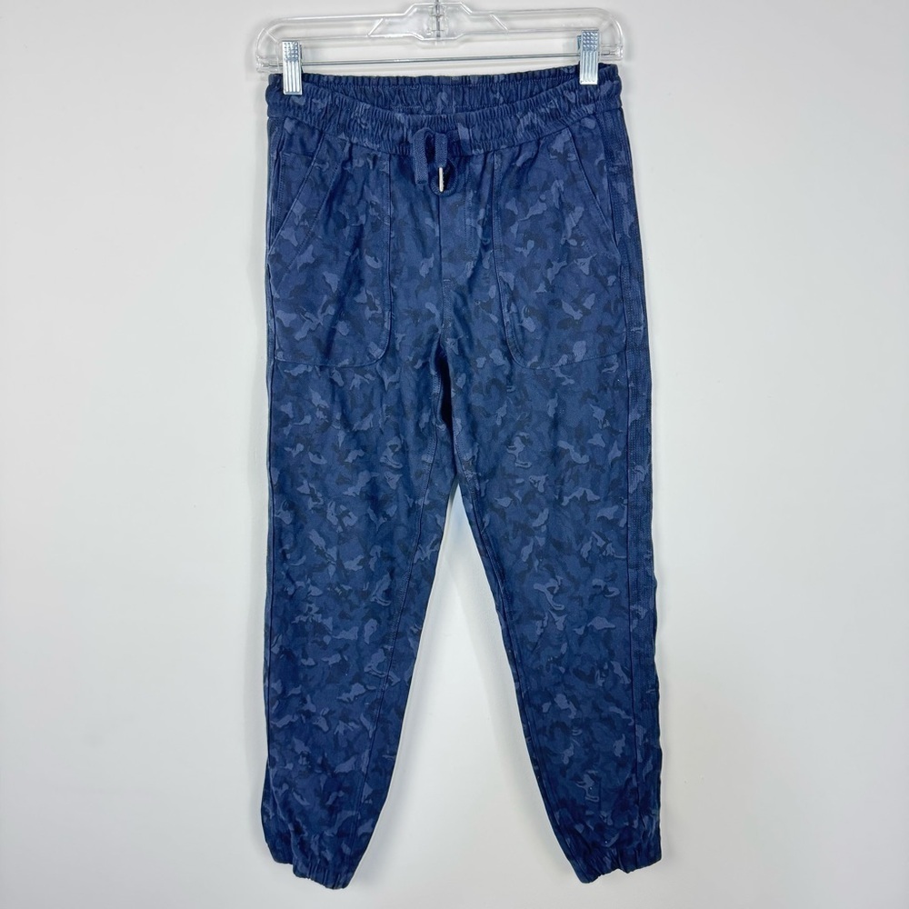 Athleta Farallon Camo joggers Blue Cargo Pants